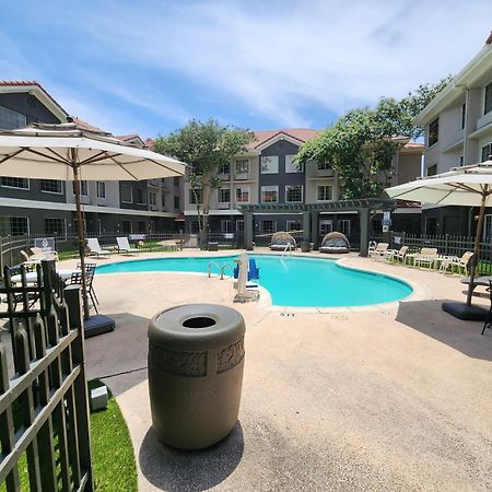 La Quinta By Wyndham Dallas - Addison Galleria Hotel Екстериор снимка