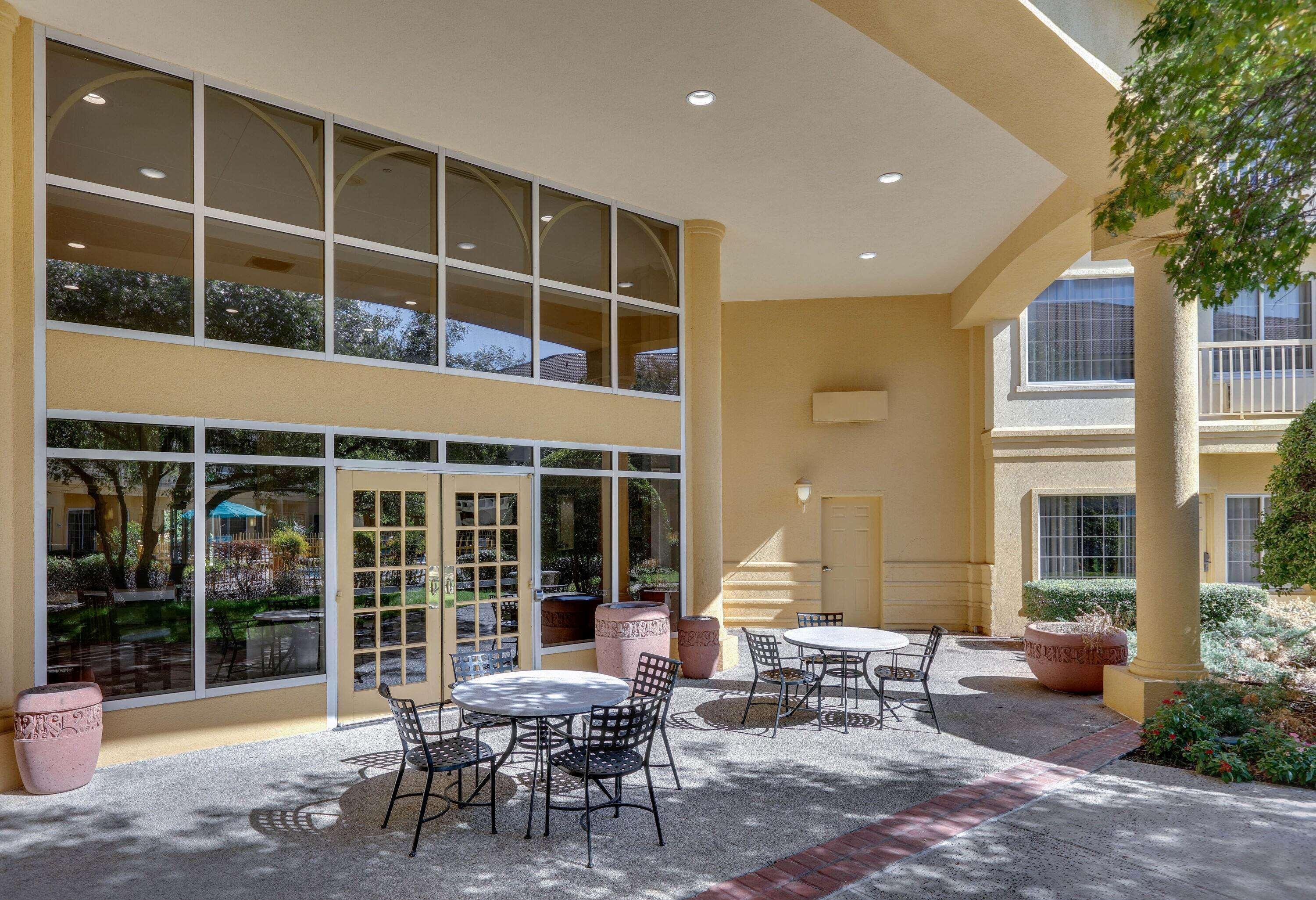 La Quinta By Wyndham Dallas - Addison Galleria Hotel Екстериор снимка