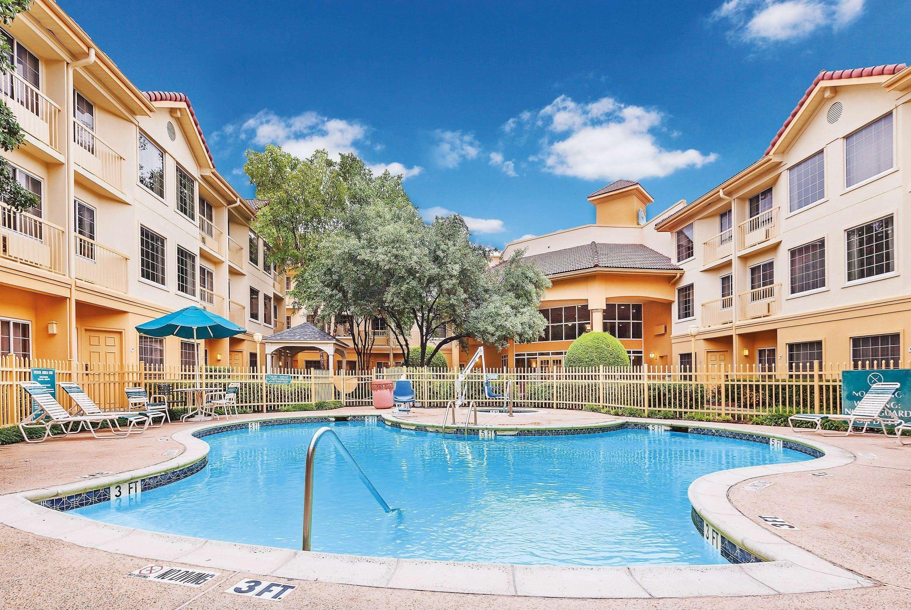 La Quinta By Wyndham Dallas - Addison Galleria Hotel Екстериор снимка