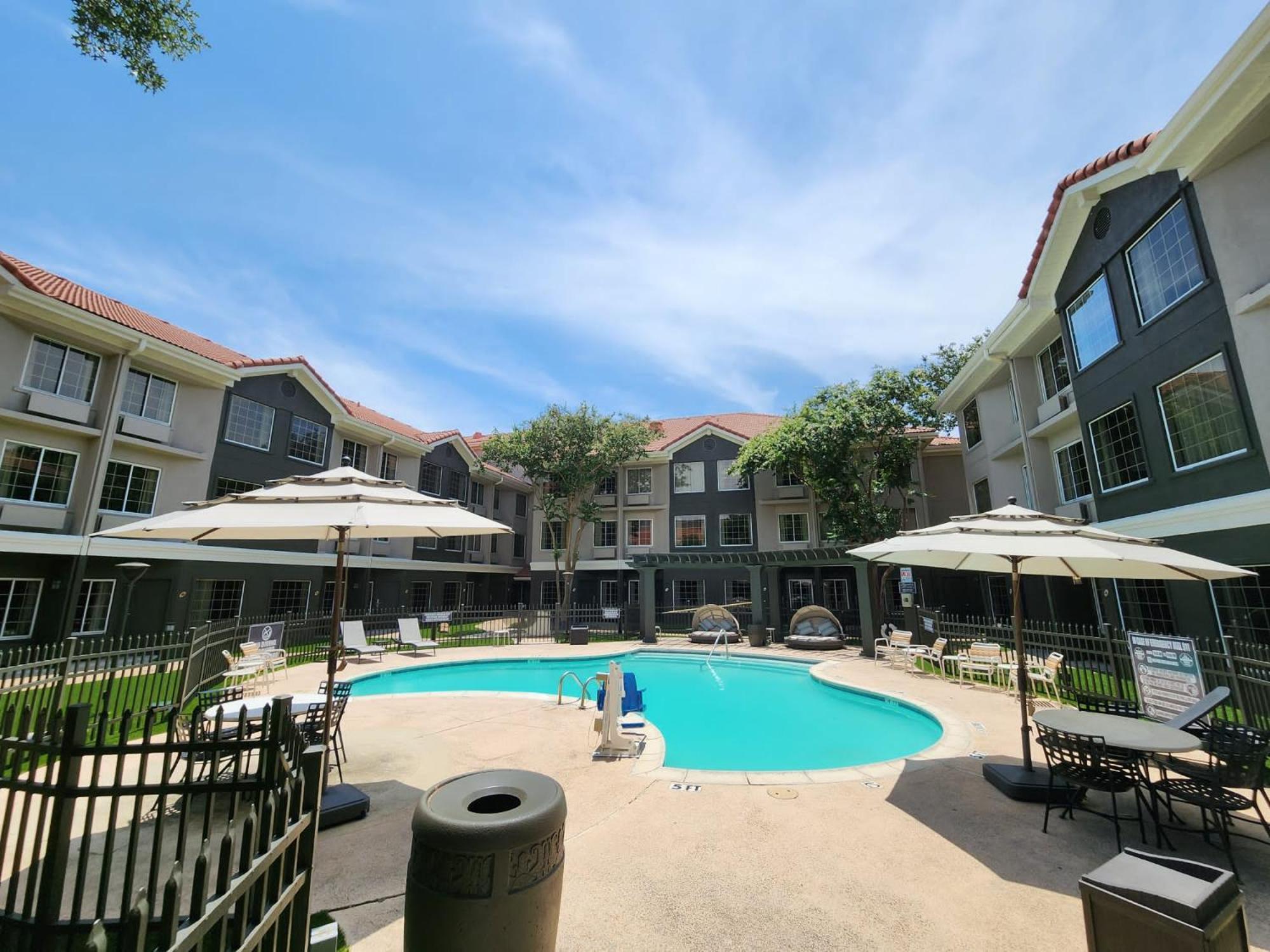 La Quinta By Wyndham Dallas - Addison Galleria Екстериор снимка