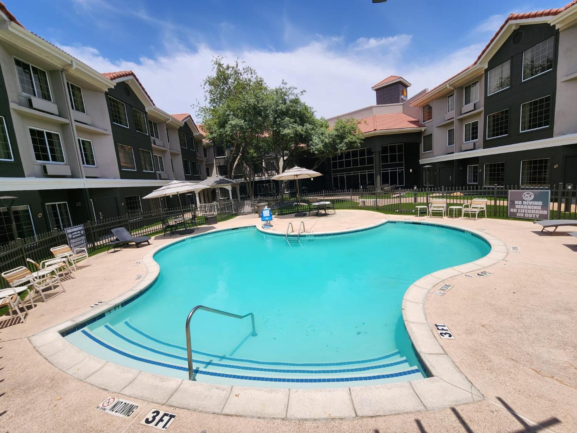 La Quinta By Wyndham Dallas - Addison Galleria Екстериор снимка